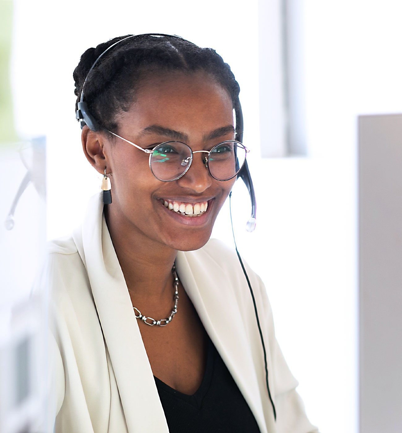 Young brunette woman smiling with headphones