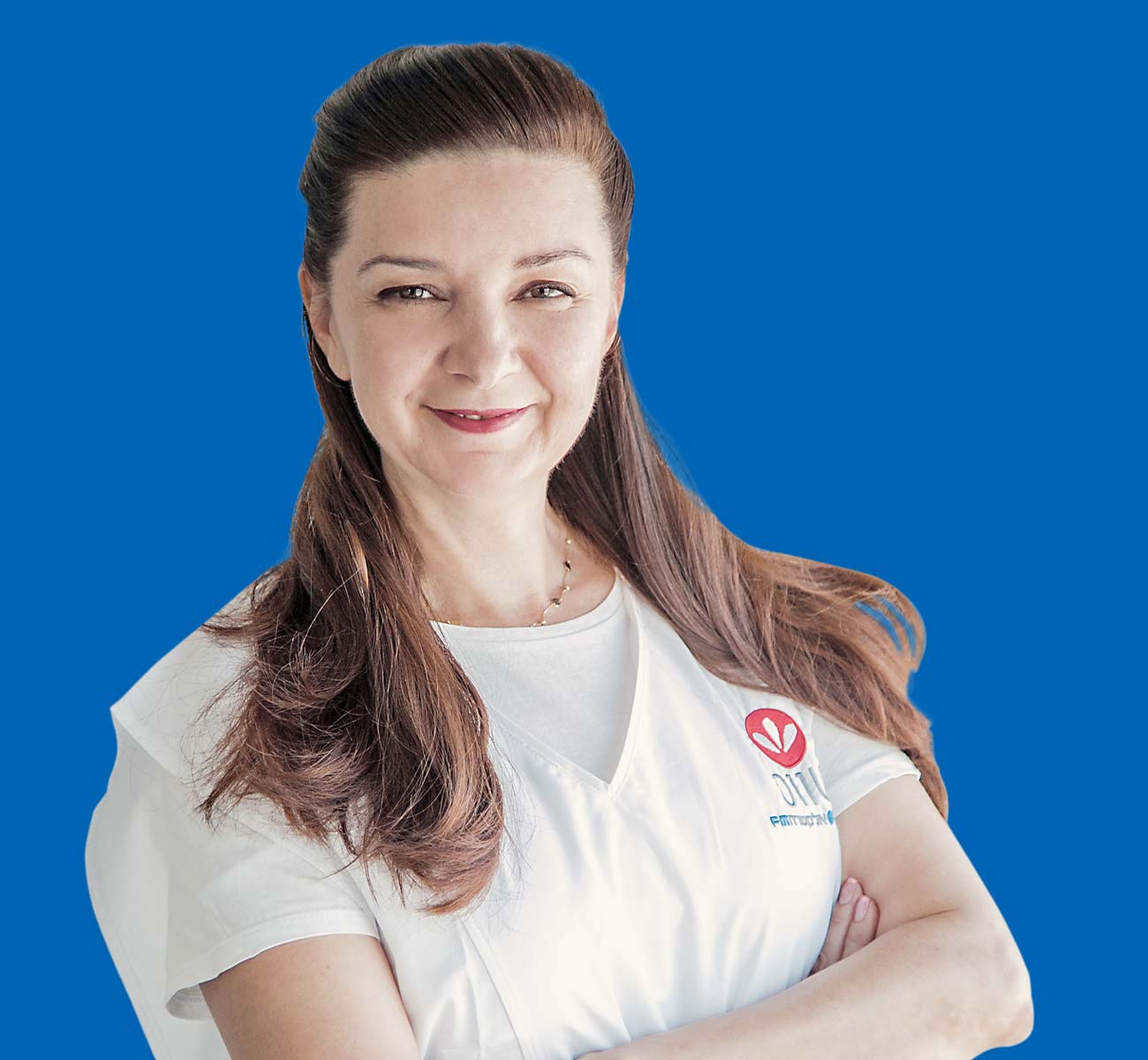 Smiling brunette woman wearing Tavas uniform