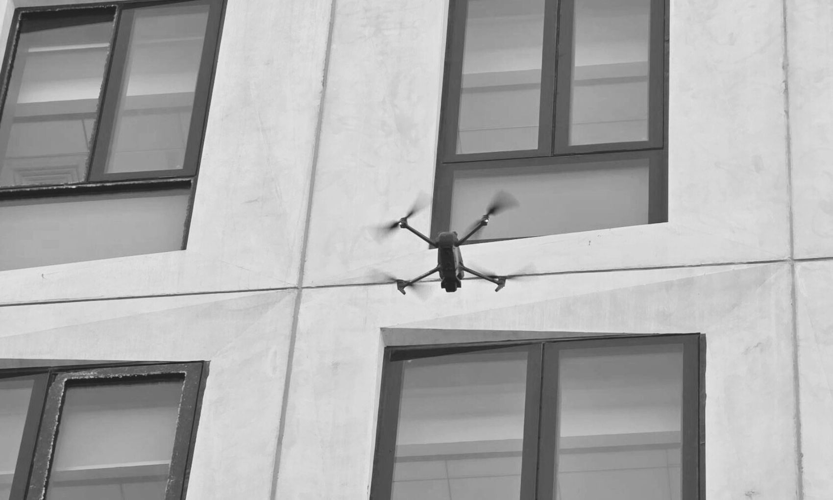 אלקטרה FM מובילה מהלך טכנולוגי חדש בשיתוף Wright פתרונות אוויריים ומשלבת סריקות רחפן מתקדמות, ניתוח דאטה ובינה מלאכותית לבקרת איכות של מעטפת מבנים. הטכנולוגיה מאפשרת זיהוי מוקדם ומדויק של ליקויים, תיעוד מלא ותכנון מבוסס נתונים לאורך זמן. זהו צעד משמעותי שמחזק את הבטיחות, השקיפות ואיכות השירות ללקוחות החברה.